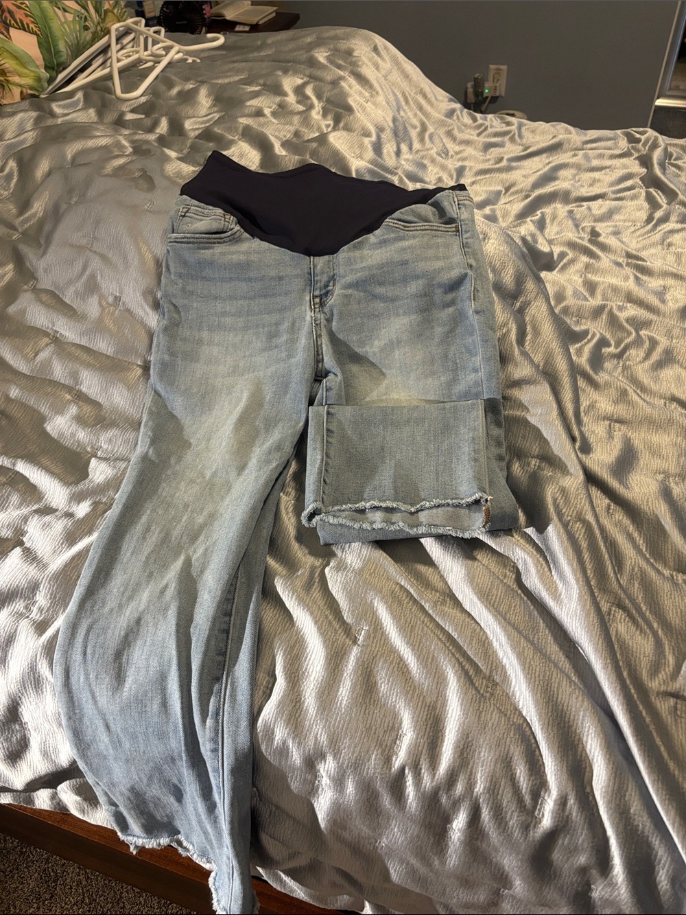 6 pairs of Maternity Blue Jeans/Jeggings with Stretch Waistband, EUC - Picture 15 of 16